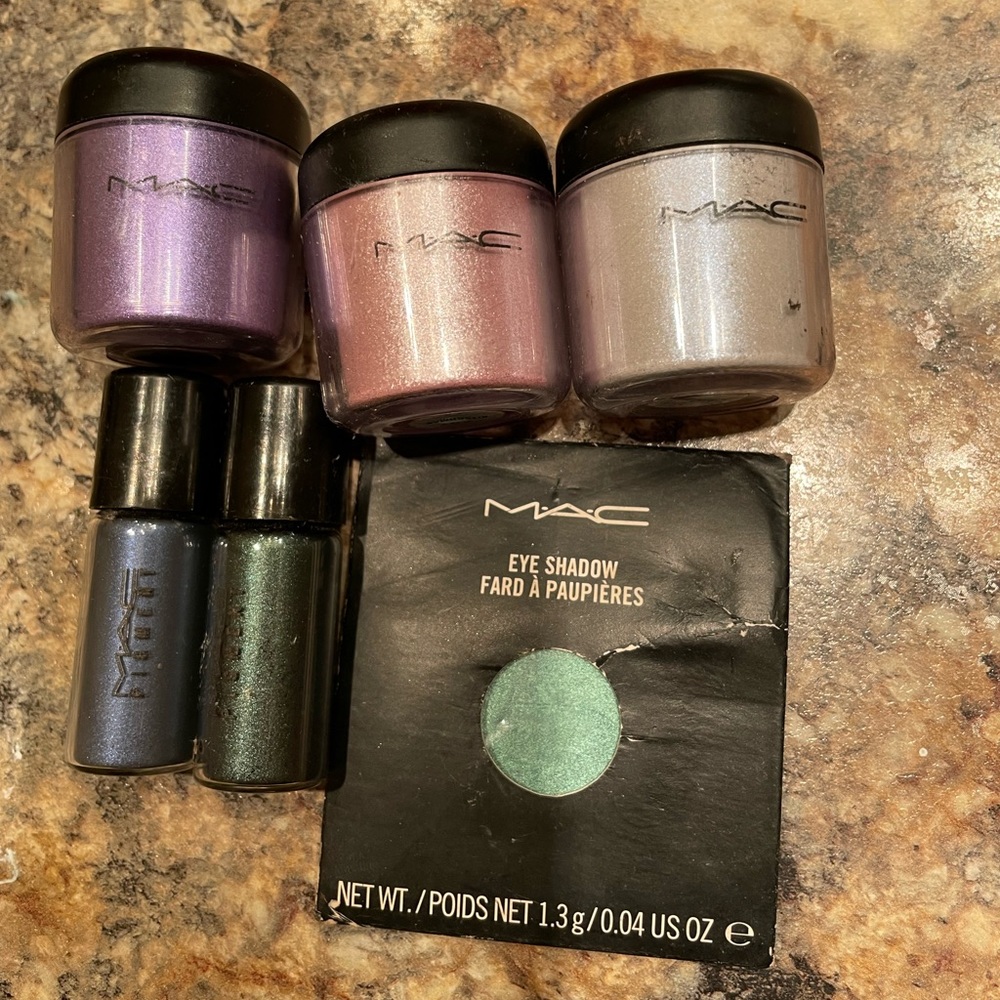Beautiful MAC eyeshadow 6 brand new colors